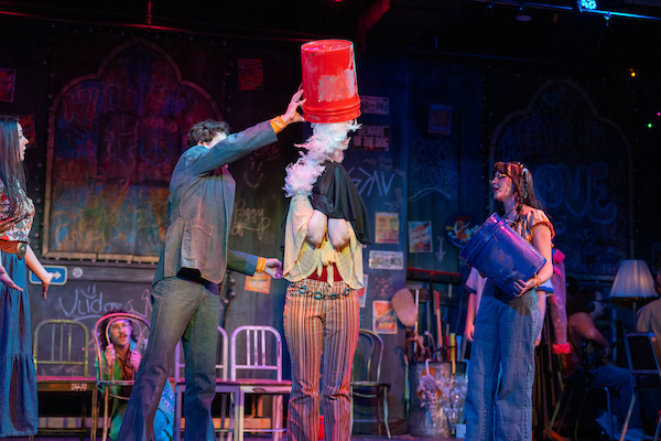 Godspell Godspell, Lamar dumping white feathers on Joanne