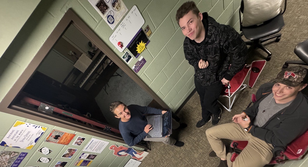 Students meeting in the hallway of Murphy