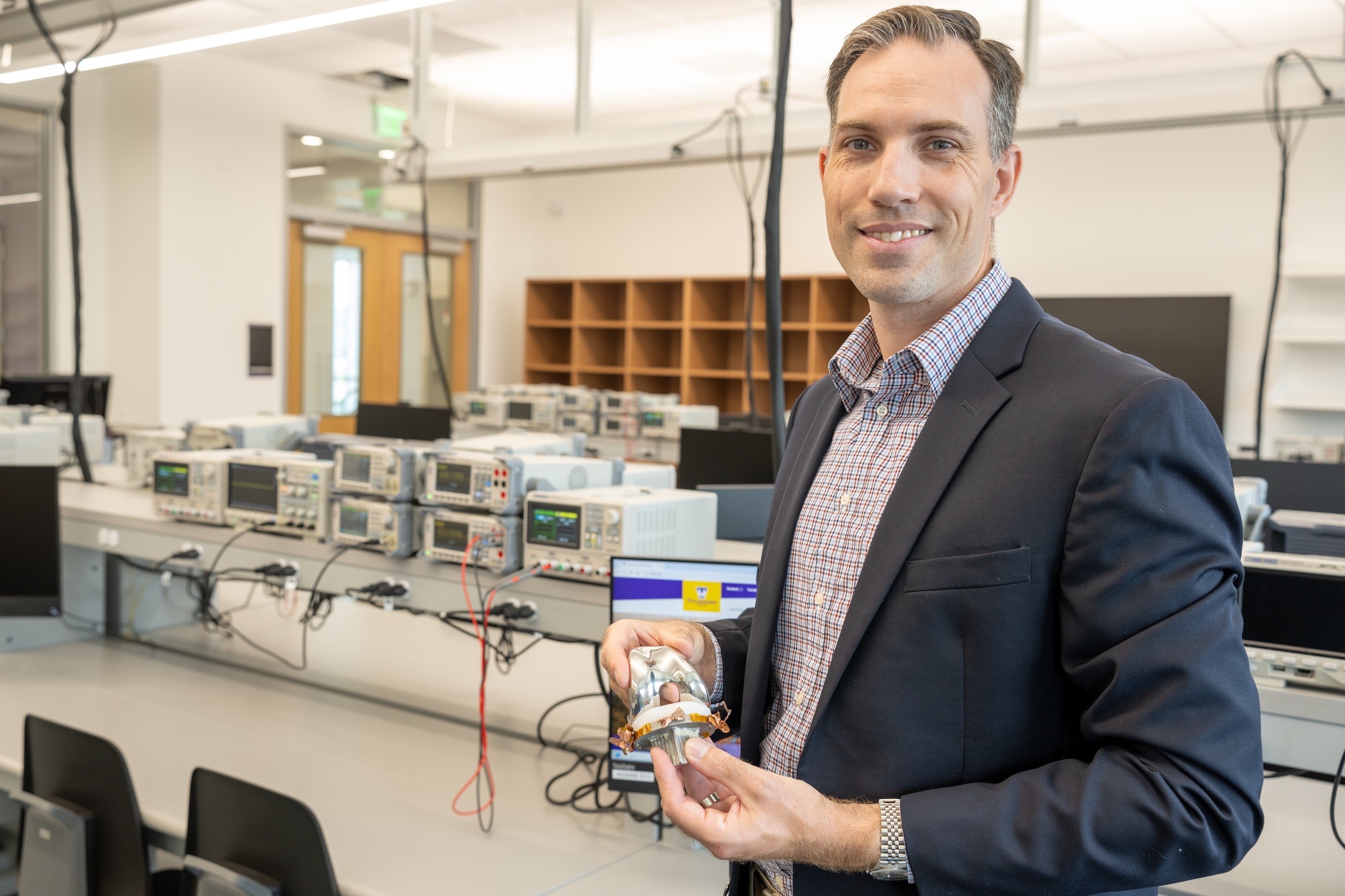 Steven Anton, associate professor of mechanical engineering at Tennessee Tech, is pictured with a prototype for the novel “smart knee” implant he is developing to improve knee replacement technology. Anton’s research is now backed by a $2.5 million grant from the National Institutes of Health (NIH). 