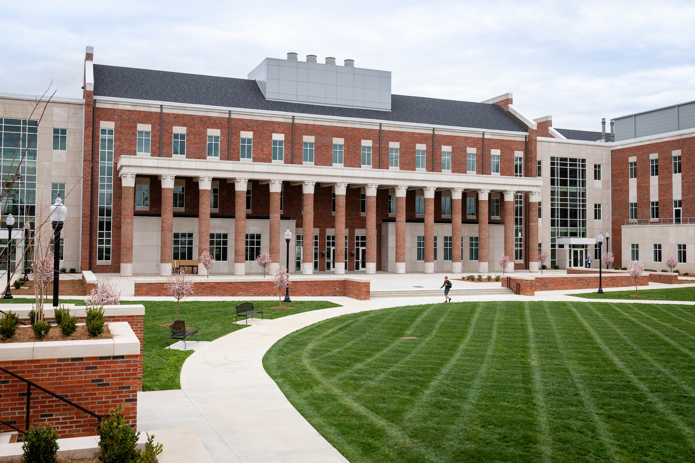 The Laboratory Science Commons viewed from the LSC lawn during summer
